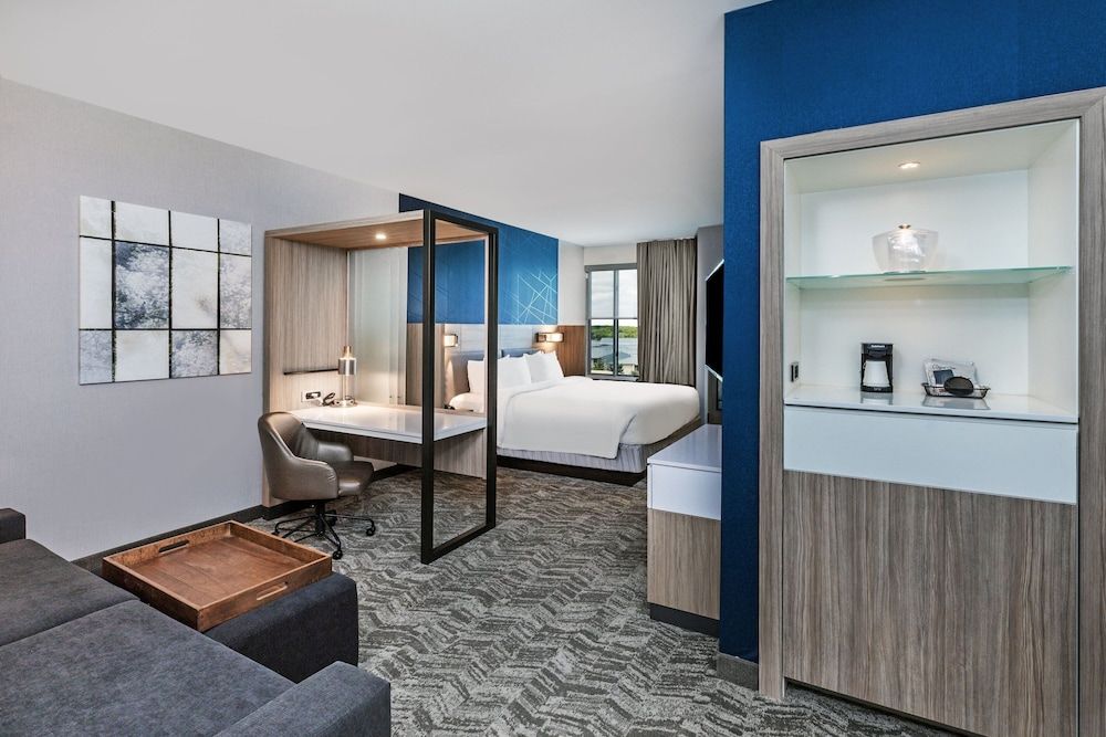 Suite, 1 King Bed (Inland View)