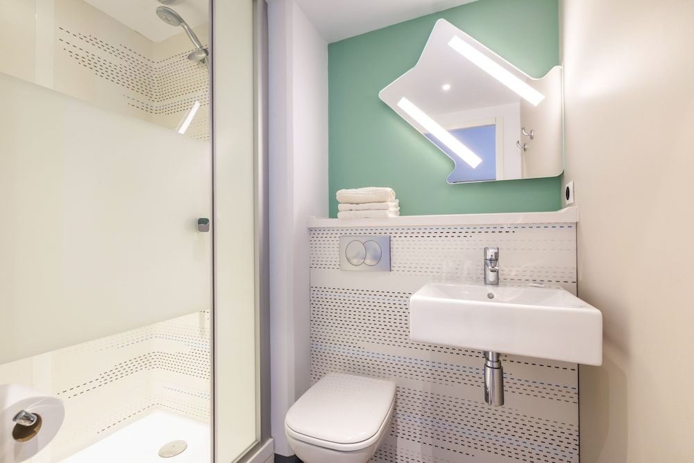 ibis budget Rouen Centre Rive Gauche Standard Room, 2 Twin Beds 5