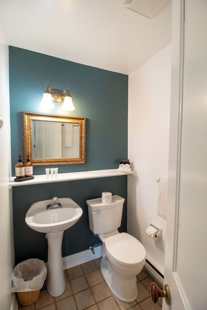 Hochelaga Inn Cottage Queen 8