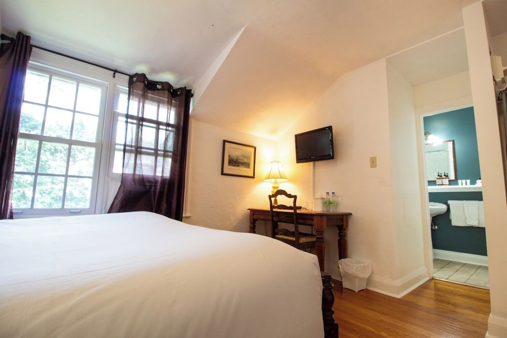 Hochelaga Inn Cottage Queen 4