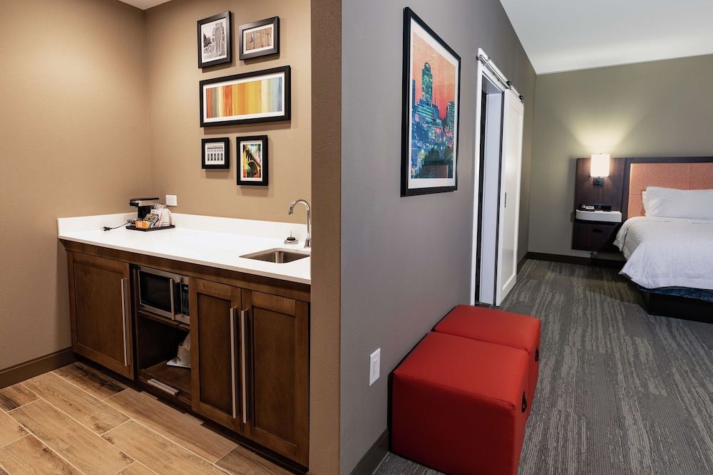 Suite, 1 King Bed, Accessible, Refrigerator