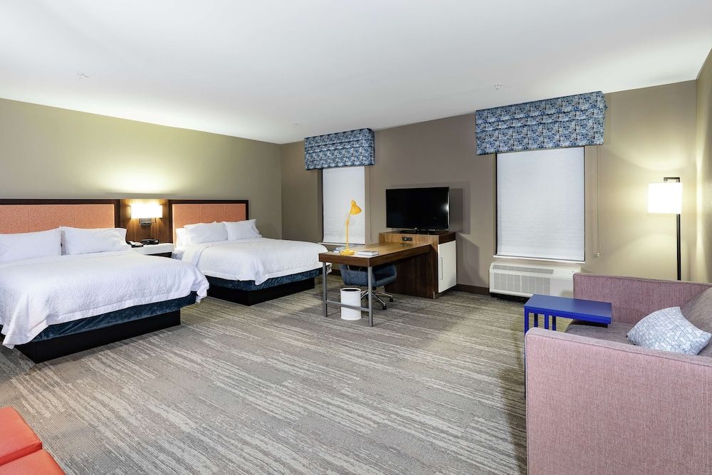 Studio, 2 Queen Beds, Refrigerator & Microwave (Wet bar)