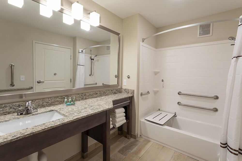 Grandstay Hotel and Suites Milbank Room, Multiple Beds, Accessible 2