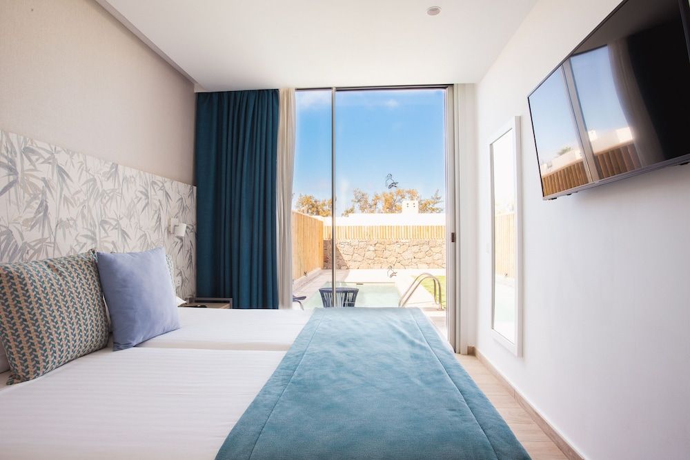 Deluxe Duplex (2 Adults + 1 Child)
