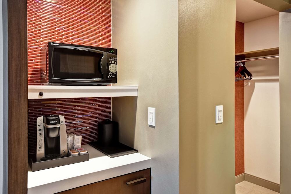 Room, 1 King Bed, Accessible (Roll-In Shower)