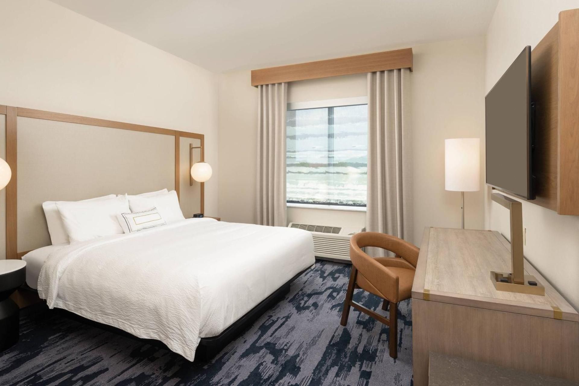 King Room with Adapted Tub - Mobility Accessible