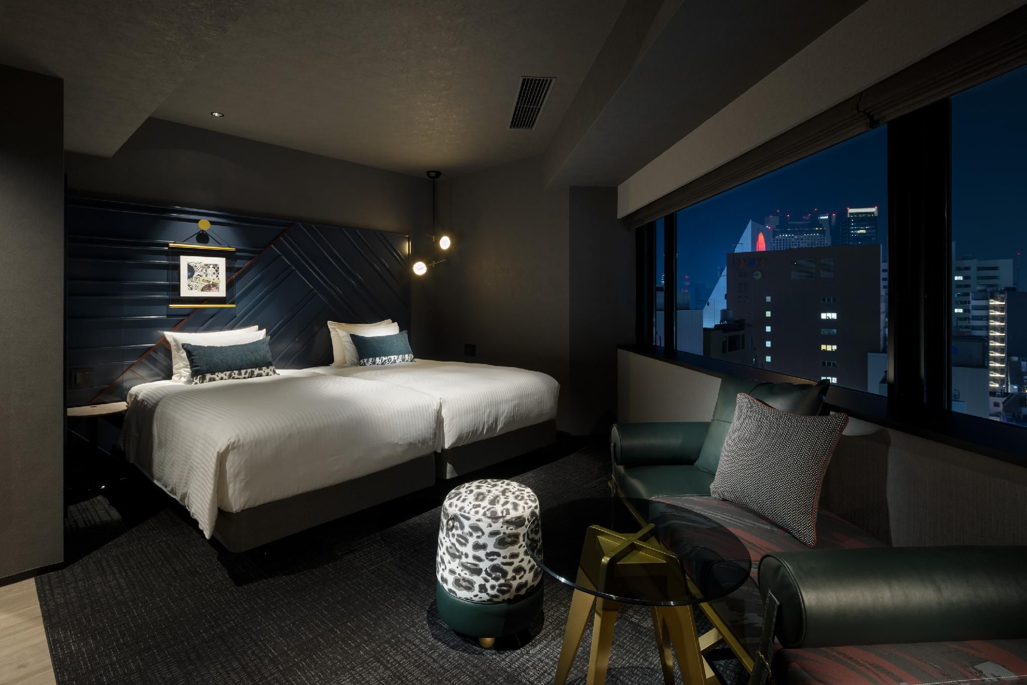 Deluxe Corner Room with 2 Single Beds