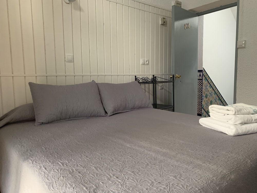 Hostal Alcobia Double Room 12