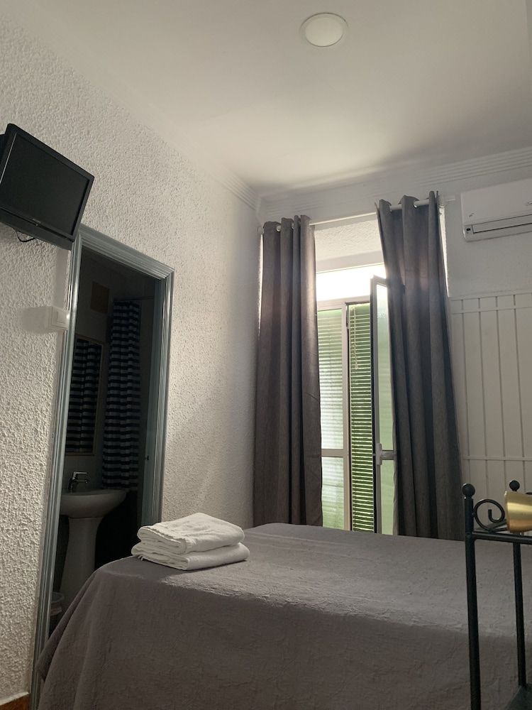 Hostal Alcobia Double Room 10
