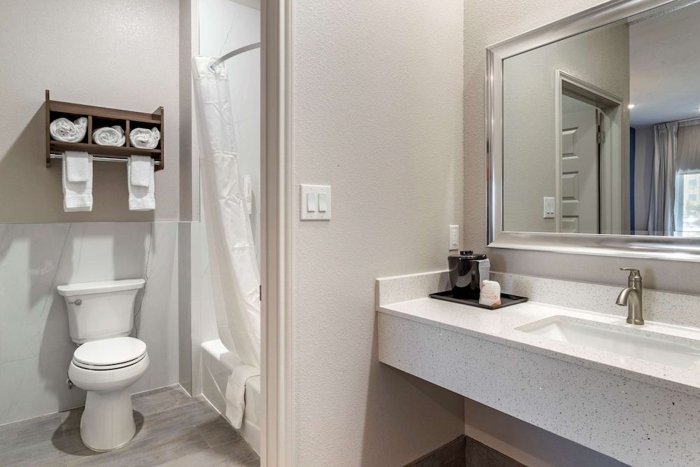 Clarion Pointe Port Arthur-Beaumont South Room, 2 Double Beds, Accessible, Non Smoking (Efficiency) 6