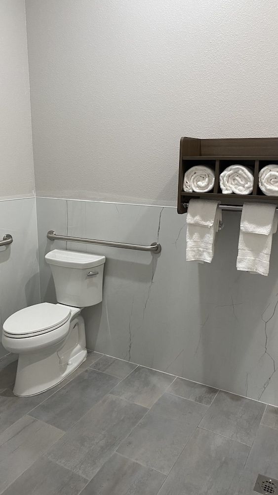 Clarion Pointe Port Arthur-Beaumont South Room, 2 Double Beds, Accessible, Non Smoking (Efficiency) 5