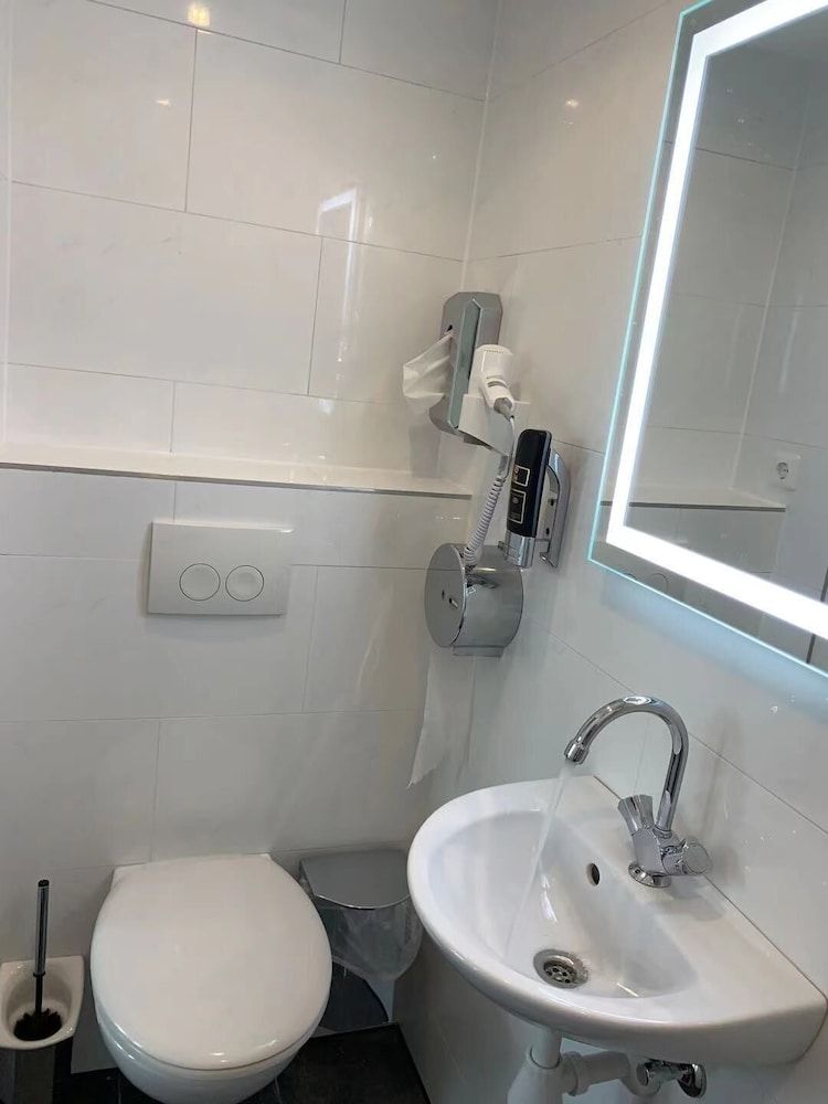 Orange Tulip Hotel Amsterdam - Hostel Double Room 6