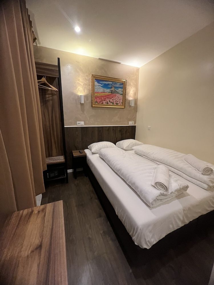 Orange Tulip Hotel Amsterdam - Hostel Double Room 3