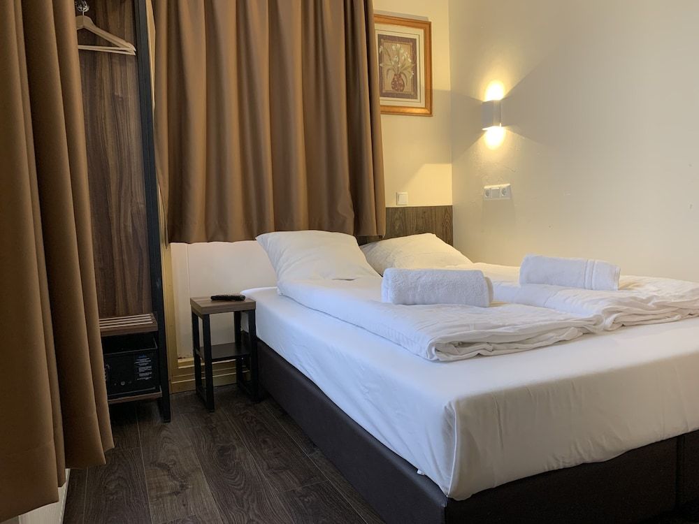 Orange Tulip Hotel Amsterdam - Hostel Double Room 5