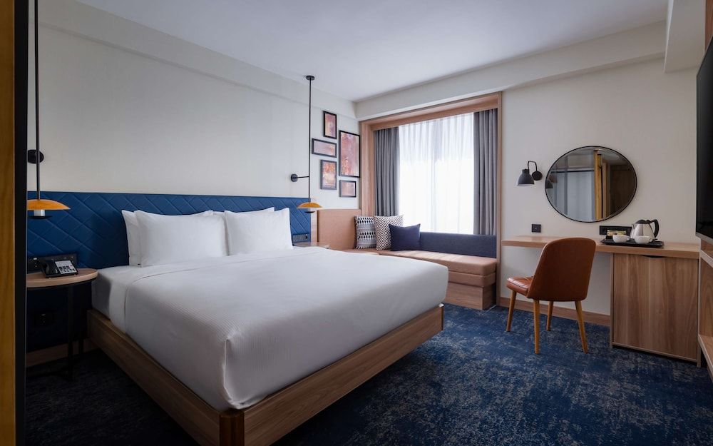 Hilton Garden Inn Samarkand Room, 1 King Bed 4