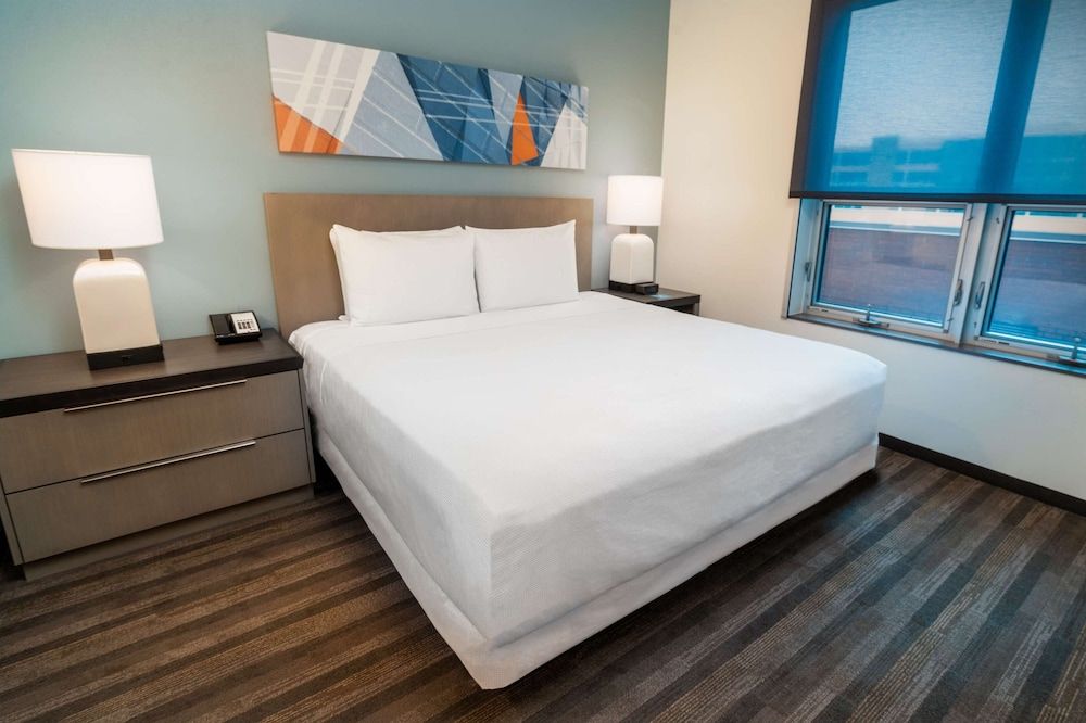 Studio Suite, 1 King Bed with Sofa bed, Accessible, Bathtub