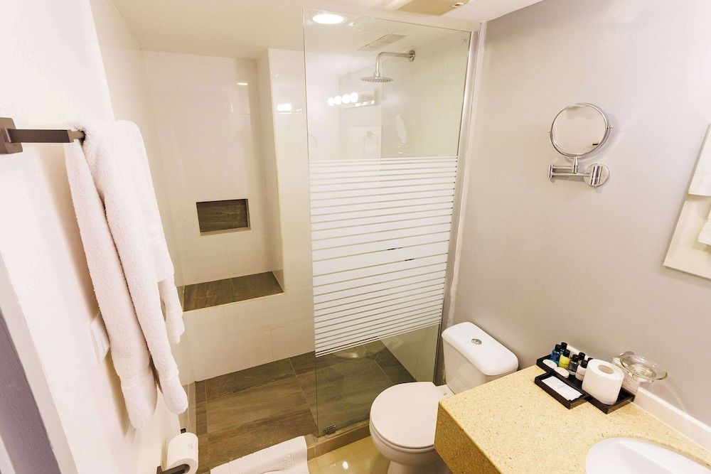 Brion City Hotel, BW Signature Collection Standard Room, 2 Queen Beds, Non Smoking, City View 4