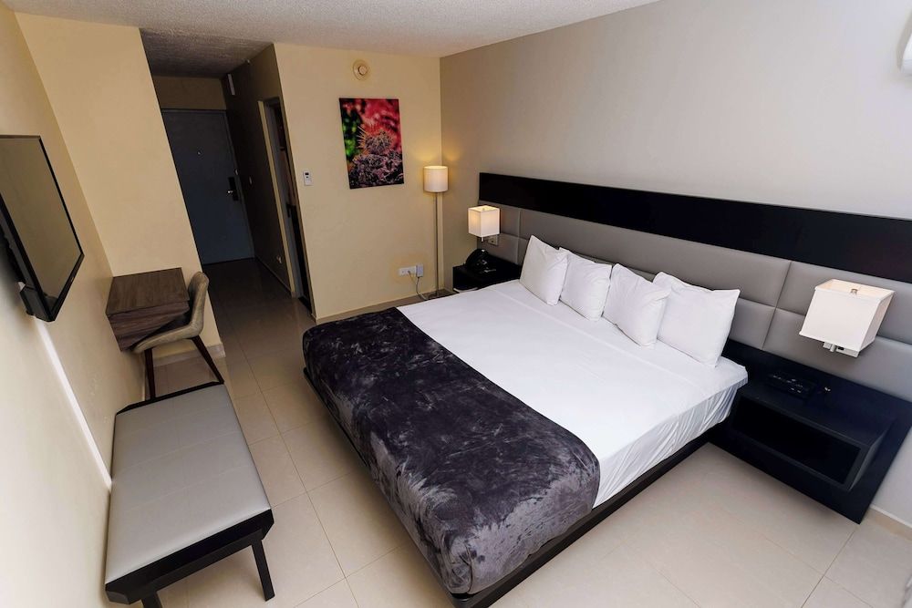 Brion City Hotel, BW Signature Collection Standard Room, 1 Queen Bed, Non Smoking, Kitchenette