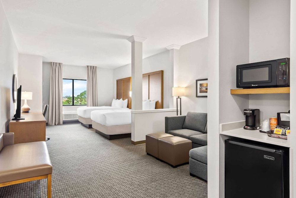 Suite, 2 Queen Beds, Accessible, Non Smoking