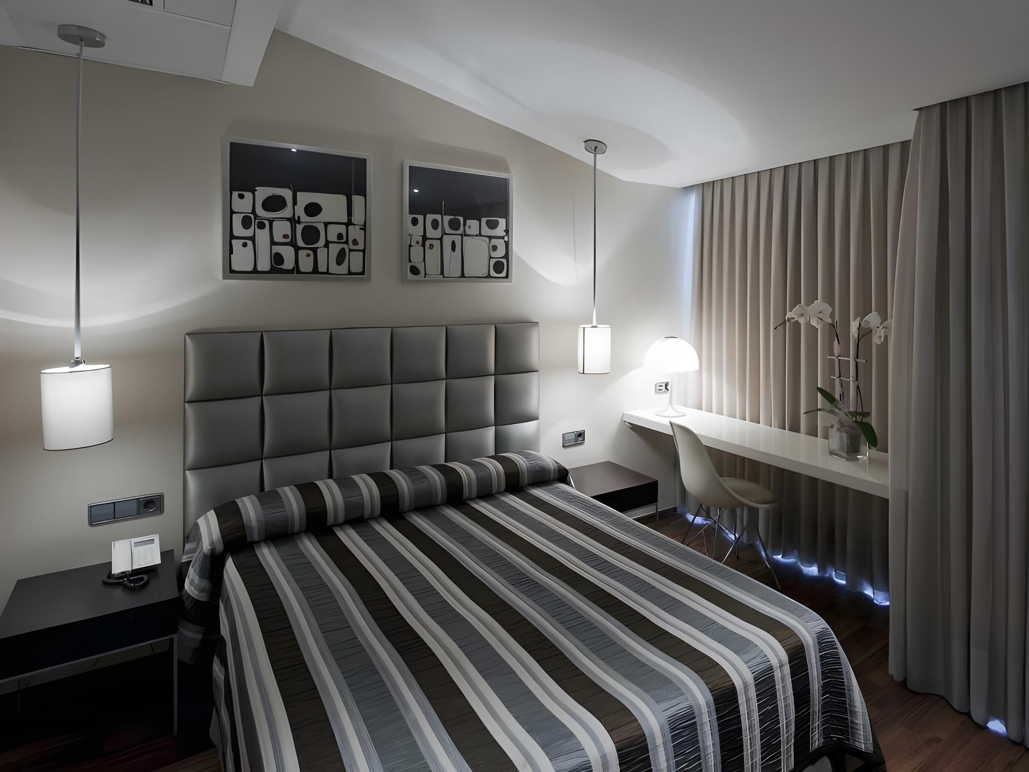 undefined Hotel Negresco Gran Vía 10