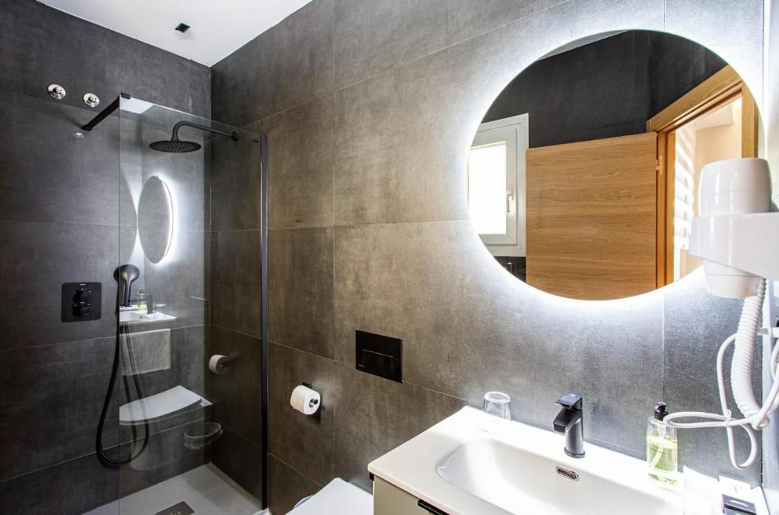 undefined Hotel Negresco Gran Vía 8