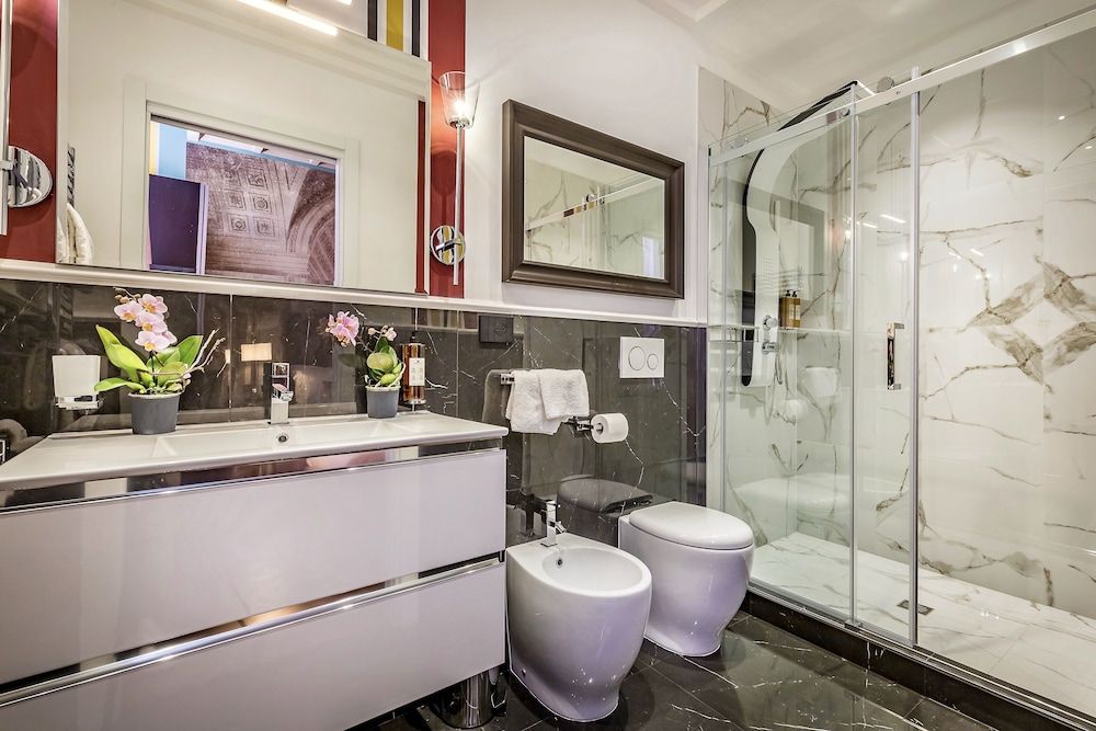 Arte' Boutique Hotel Queen Deluxe Room, view of Florence Cathedral 5