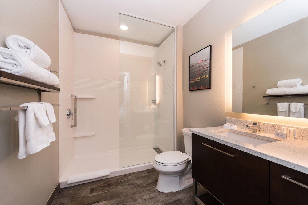 Suite, 1 Bedroom (Mobility Accessible, Roll-In Shower)