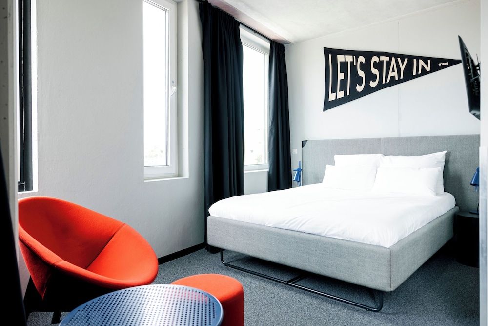 The Social Hub Delft Deluxe Double Room, 1 King Bed 3