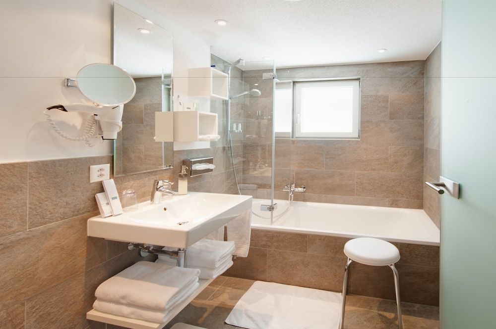 Aristella Swissflair Hotel & Apartements Double Room, Bathtub (Modern) 3