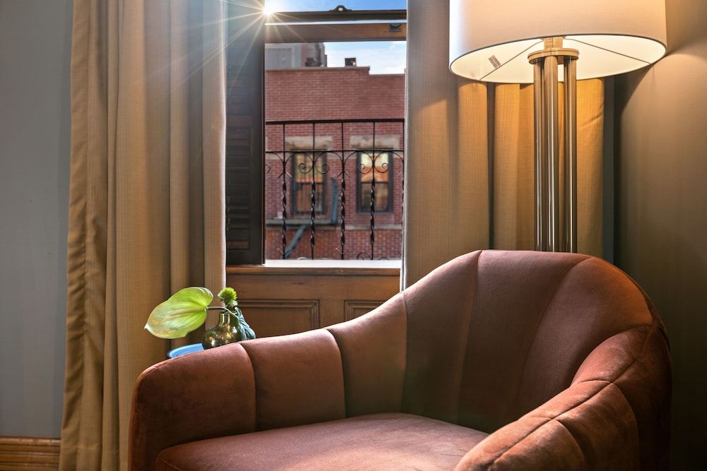 The Historic Blue Moon Hotel - NYC Superior King 6