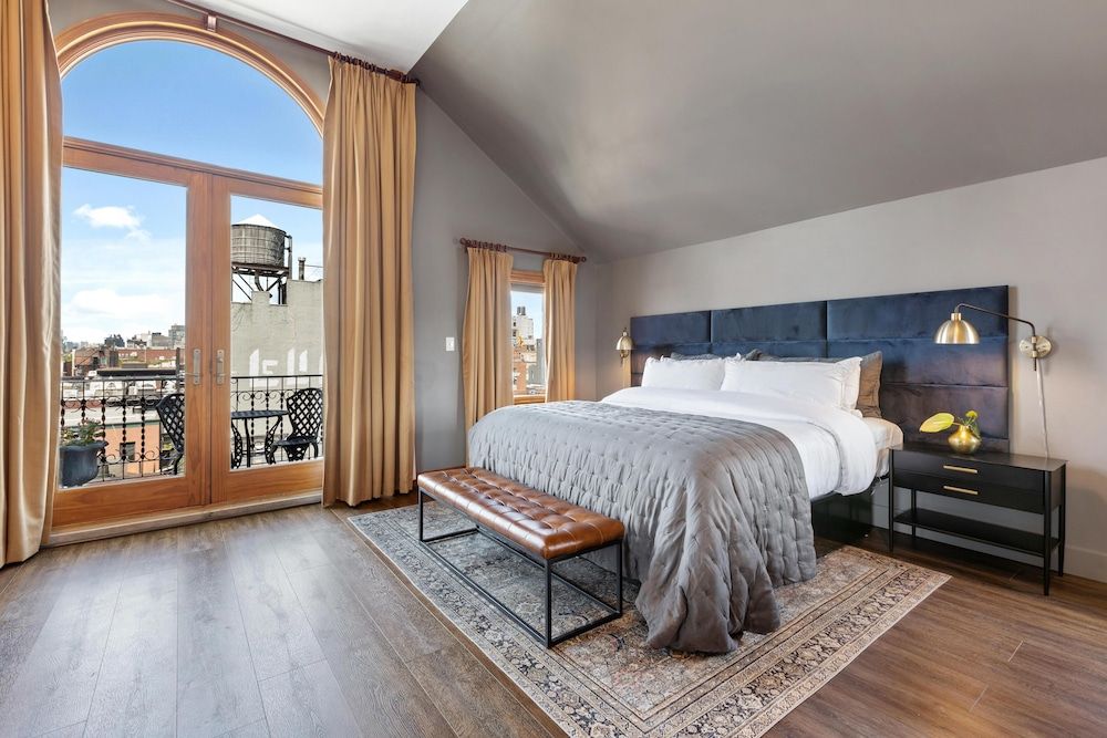 Exclusive Studio Suite, 1 King Bed with Sofa bed, Balcony, City View