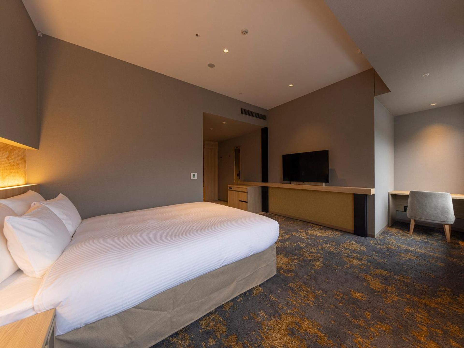 Universal Room (2 Adults) - Non-Smoking