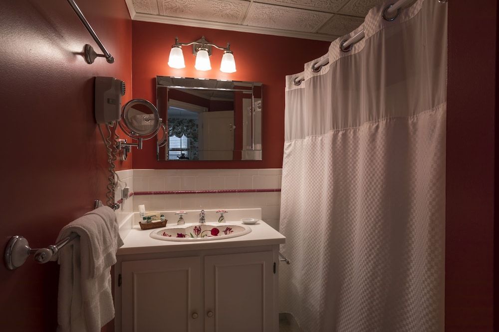 Stafford's Bay View Inn Primrose Queen 3