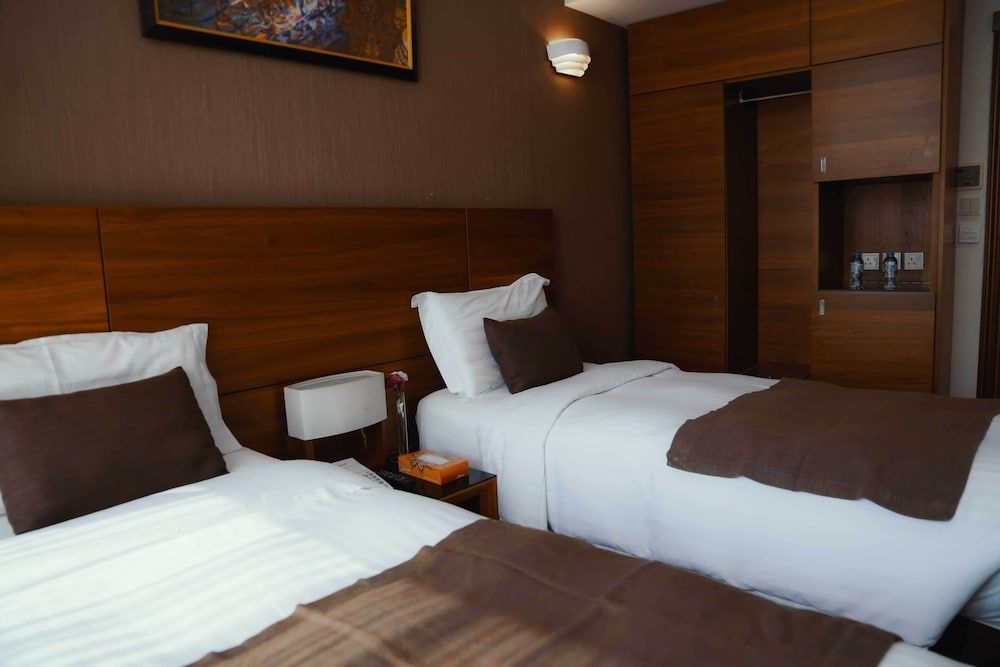 Nour Al Thuria Hotel Deluxe Twin Room 2