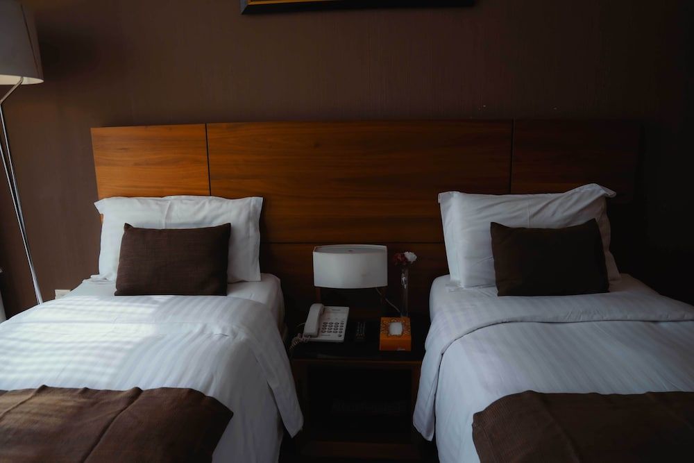 Nour Al Thuria Hotel Deluxe Twin Room 3