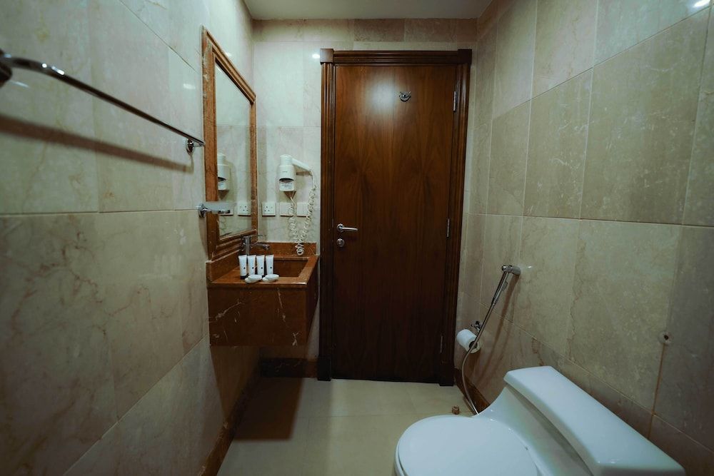 Nour Al Thuria Hotel Deluxe Double Room 11