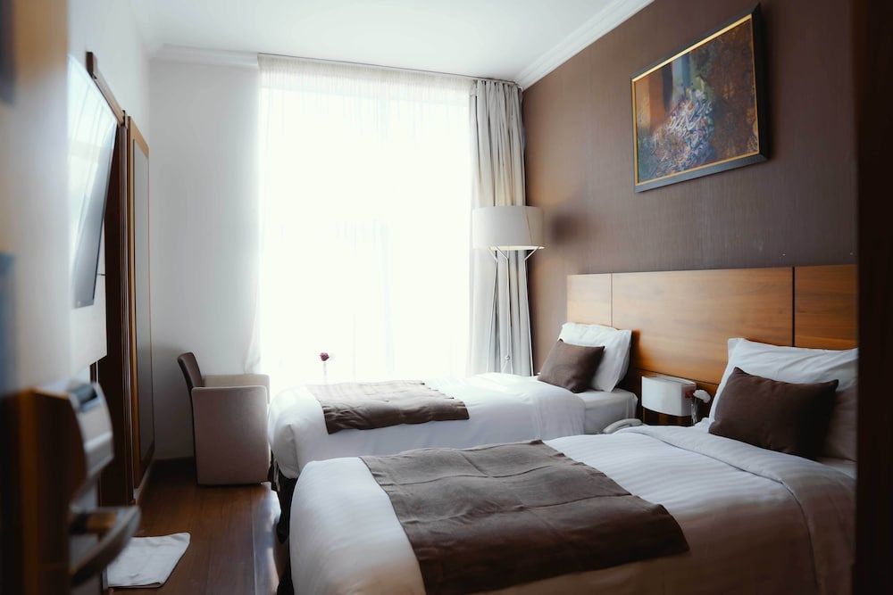 Nour Al Thuria Hotel Deluxe Twin Room 5