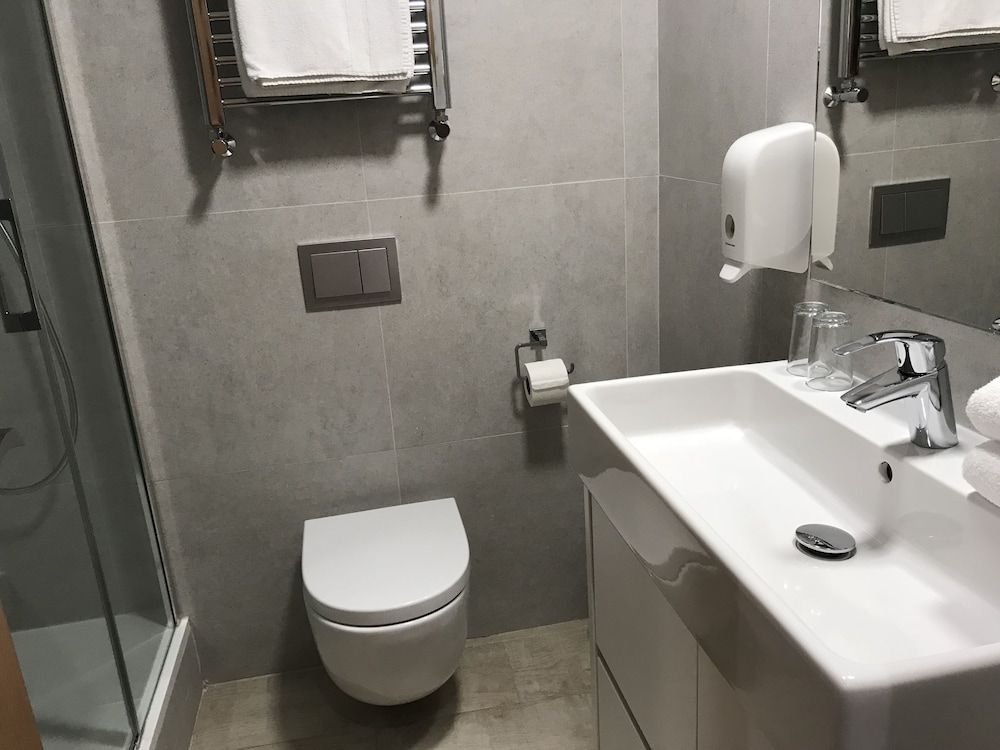 Hostal Cervelo Double Room 8