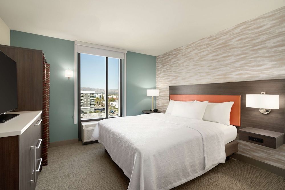 Suite, 1 King Bed, Accessible (Hearing)