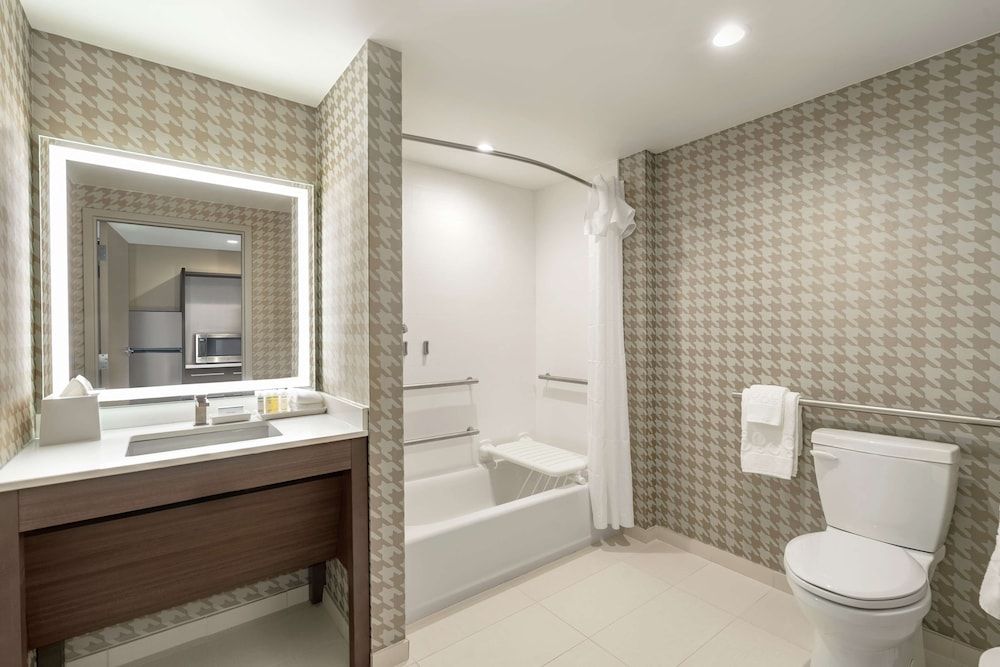 Suite, 1 King Bed, Accessible (Hearing)