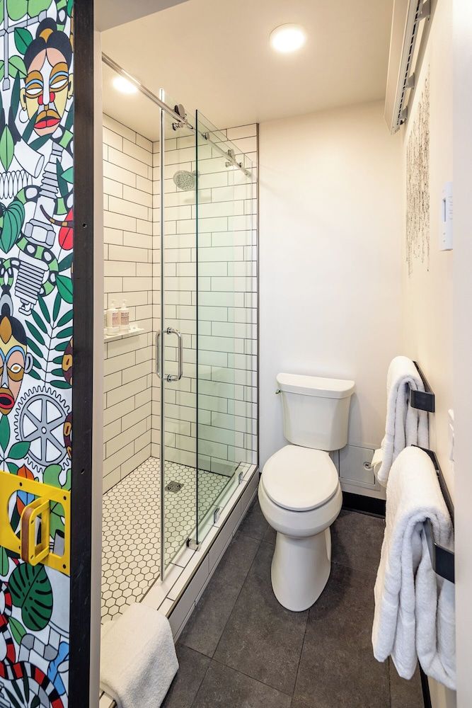 The FINCH Room, 1 Queen Bed (Micro) 3