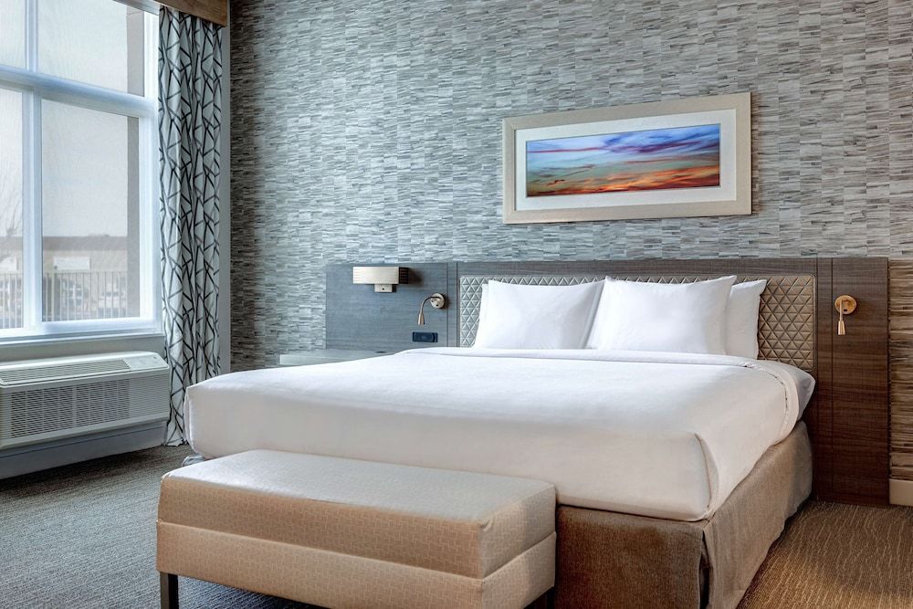 Deluxe Room, 1 King Bed, Accessible