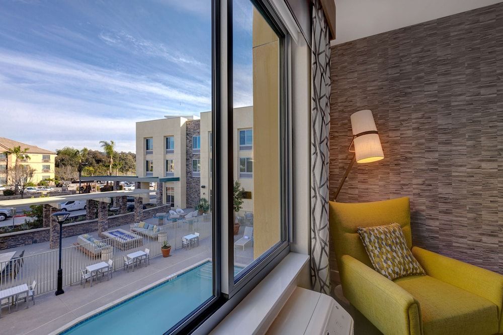 Room, 2 Queen Beds, Accessible, Pool View (Hearing)