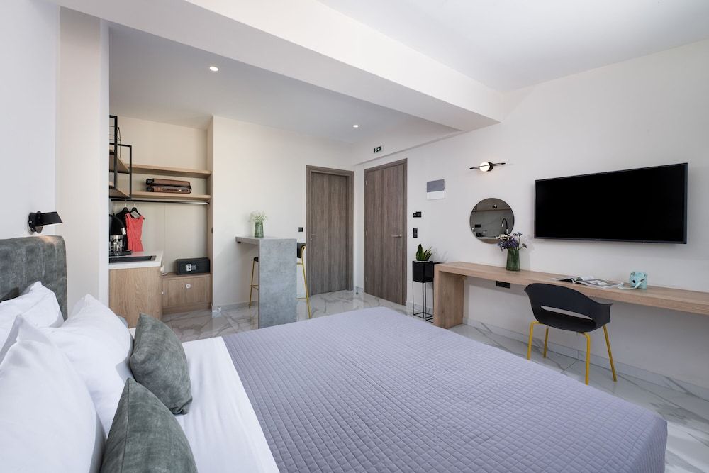 Enattica Suites Standard Double Room 7