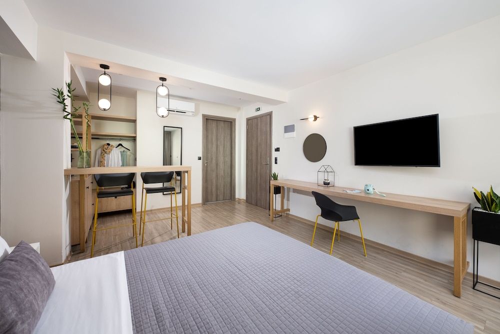 Enattica Suites Executive Double Room 13