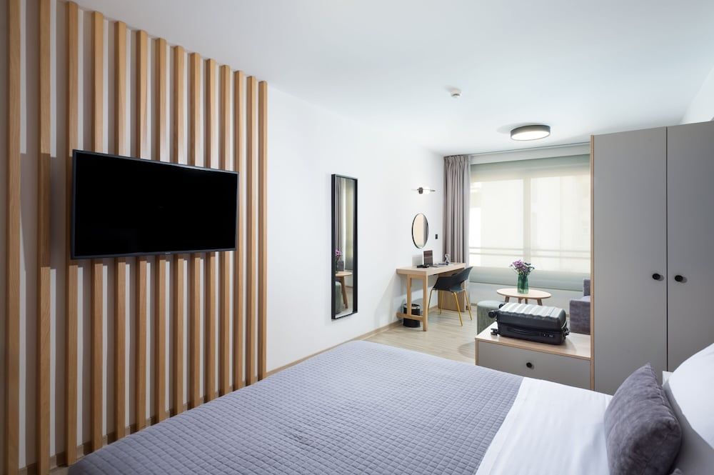 Enattica Suites Executive Double Room 4