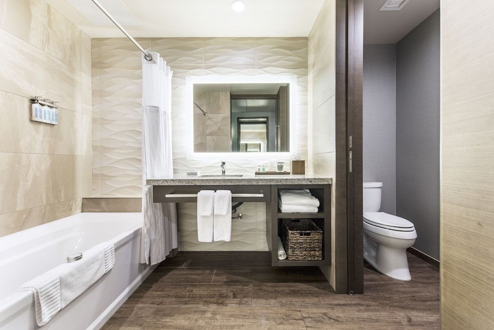 Shade Hotel Redondo Beach Deluxe Room, 2 Queen Beds 5