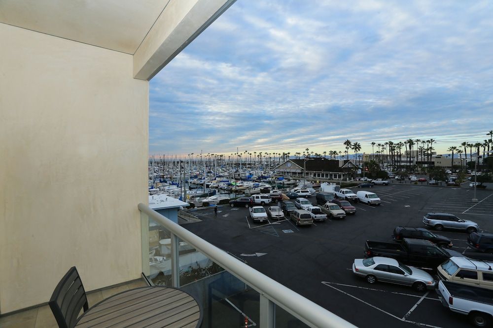 Shade Hotel Redondo Beach Deluxe Room, 2 Queen Beds 4