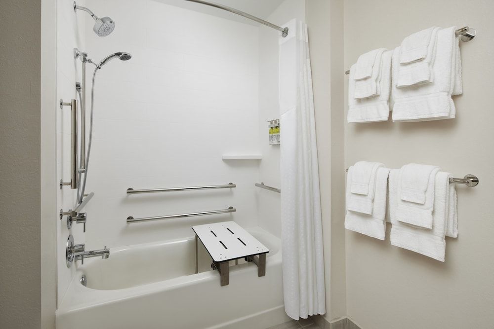 Standard Room, 2 Queen Beds, Accessible Bathtub (Accessible Tub)