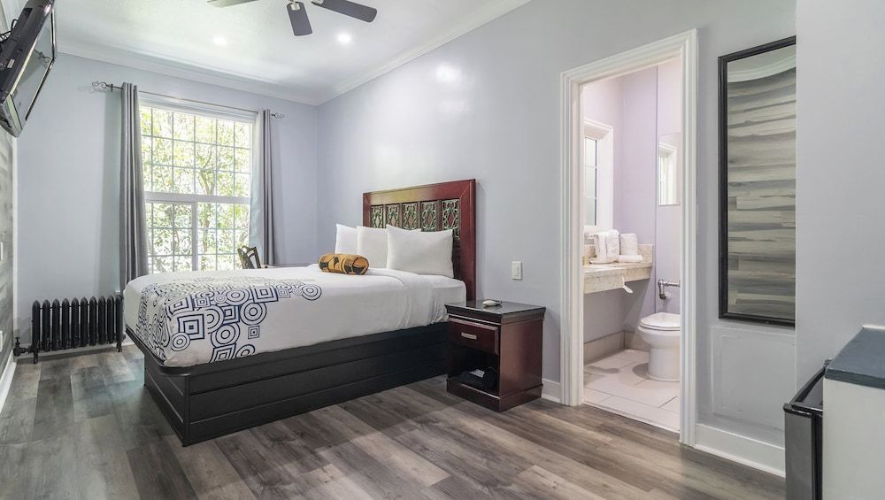 Room (Cozy, Queen)